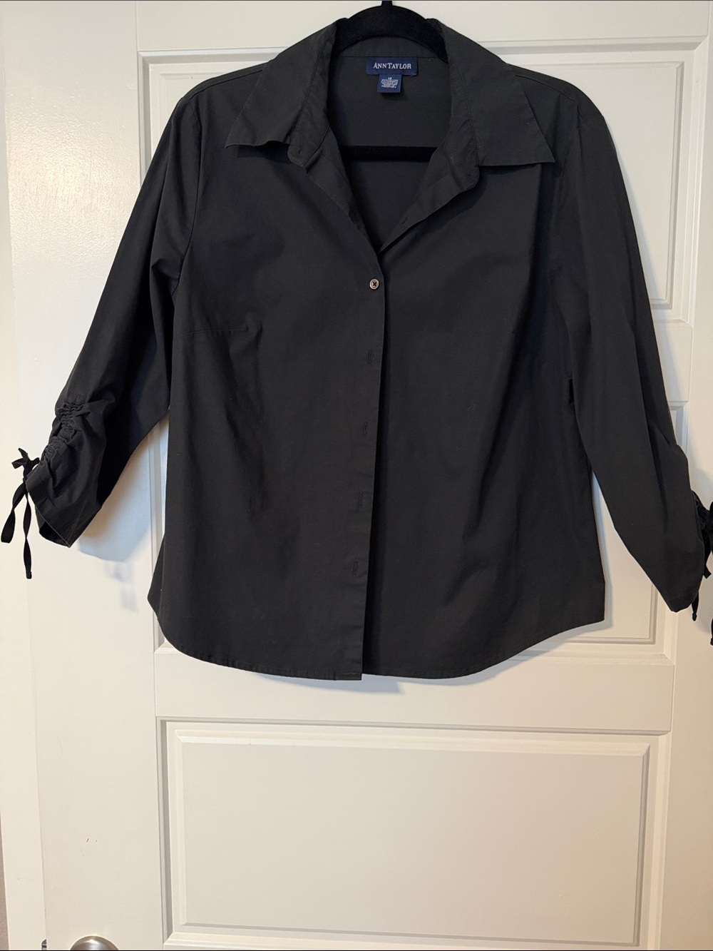 Ann Taylor Black Button-Front Collared Shirt with Tie Sleeves